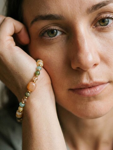 Nemomatheo Bracelet 'Sonnenreise – Warme Natursteinperlen' in Gold: front