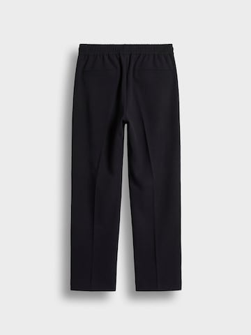 Burocs Regular Pleat-Front Pants in Black