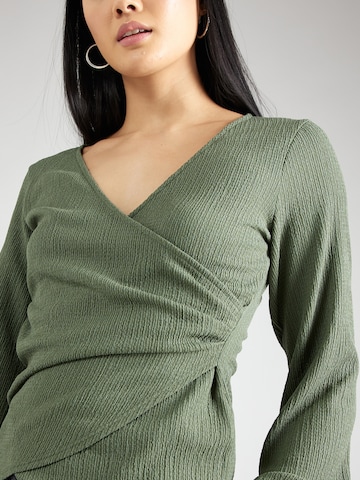 ABOUT YOU Shirt 'Fee' in Green