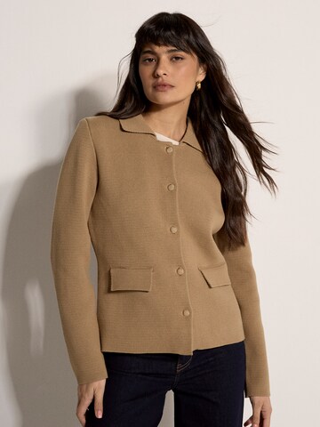 Veste bavaroise Apricot en beige : devant