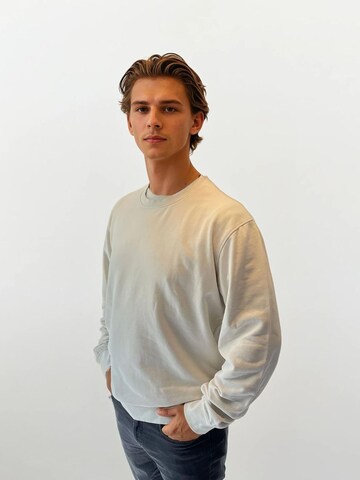 A Question Of (AQO) Sweatshirt 'Johannes' i hvid