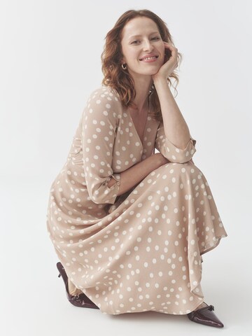 TATUUM - Vestido 'Casia' en beige