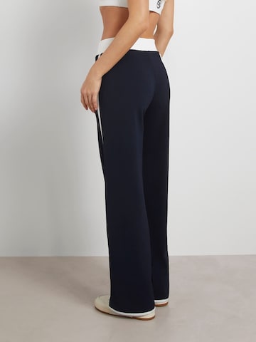GUESS Wide leg Pants in Blue