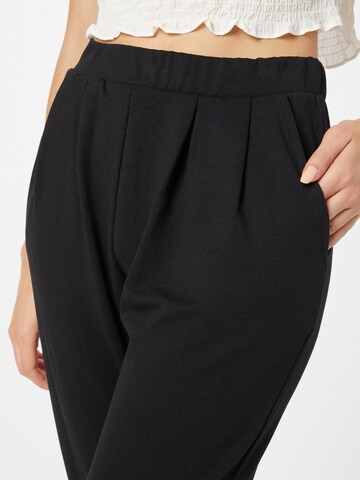 regular Pantaloni con pieghe 'Bayo' di NÜMPH in nero