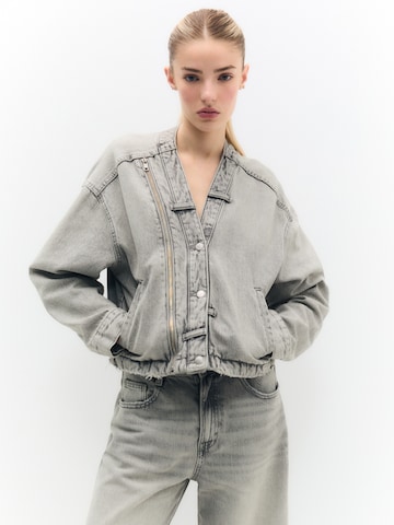 Veste mi-saison Pull&Bear en gris : devant