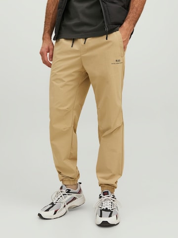 Effilé Pantalon R.D.D. ROYAL DENIM DIVISION en beige : devant