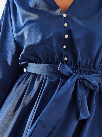 Abito di Bianco Lucci in blu