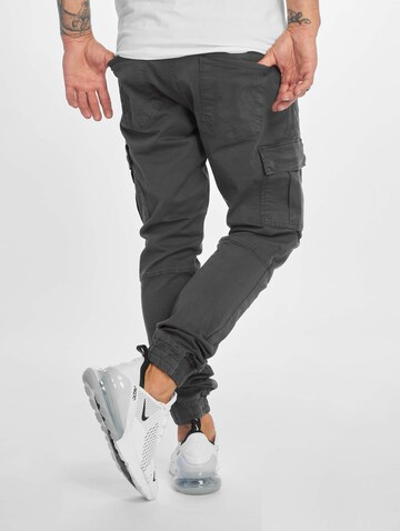 Tapered Pantaloni eleganți 'Litra Antifit' de la DEF pe gri