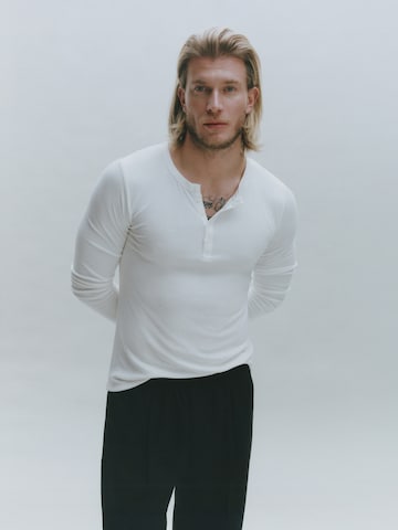 KARIA by Loris Karius Μπλουζάκι σε λευκό