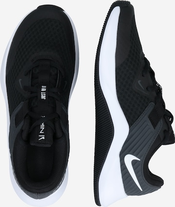 NIKE Sportovní boty – černá