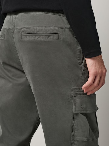Next Loosefit Hose in Grün