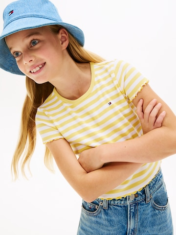 TOMMY HILFIGER Tričko 'ESSENTIAL' – žlutá