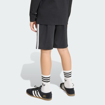 ADIDAS ORIGINALS - Regular Calças 'Firebird' em preto