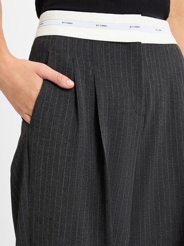 Cambio Loosefit Bandplooibroek 'Anny' in Grijs