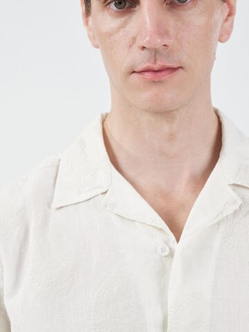 Giesto Regular fit Button Up Shirt in Beige
