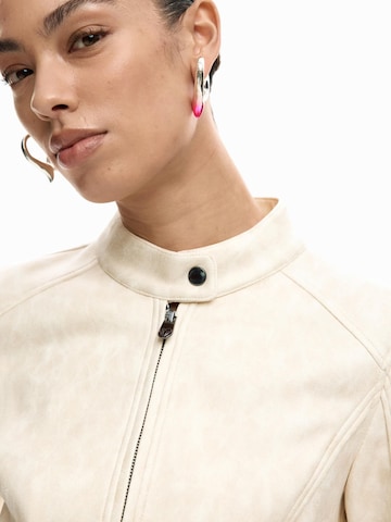 Desigual Övergångsjacka i vit