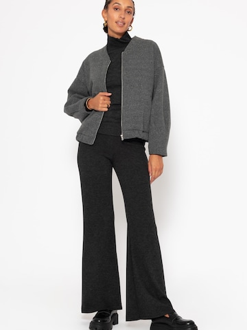 SASSYCLASSY Flared Hose in Grau