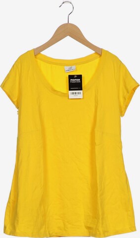 Emilia Lay Top & Shirt in 4XL in Yellow: front