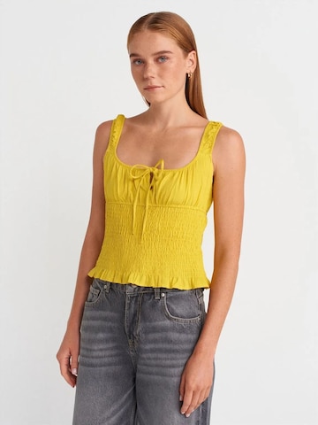 Dilvin Top in Yellow: front