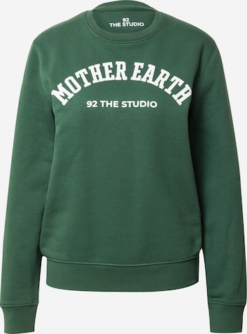 92 The Studio Sweatshirt 'Tennis' in Groen: voorkant