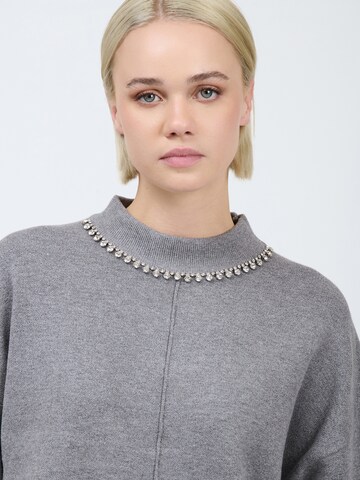 Influencer Sweater in Grey