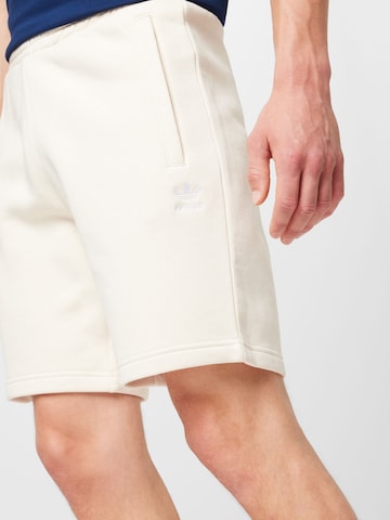 regular Pantaloni 'Trefoil Essentials' di ADIDAS ORIGINALS in beige