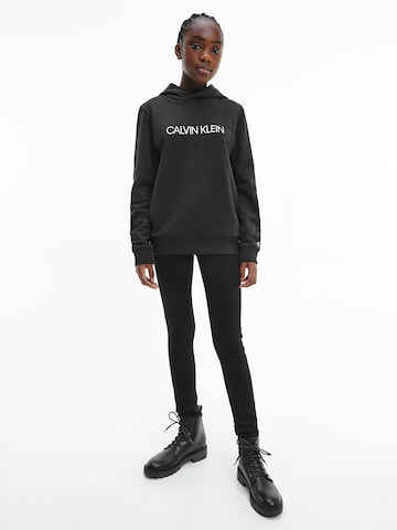 Calvin Klein Jeans Regular fit Μπλούζα φούτερ σε μαύρο