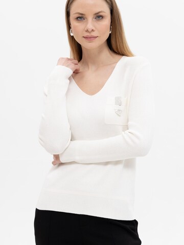Passioni Sweater in White: front