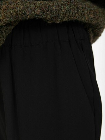 Coster Copenhagen Szabványos Nadrág ' MABEL ' - fekete