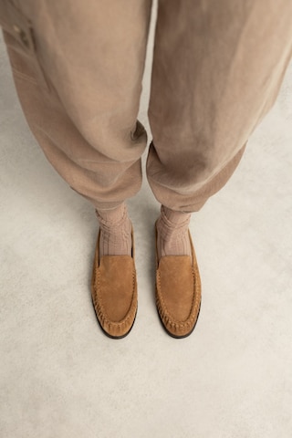 Chaussure basse SACHA en marron : devant