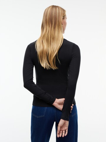 Tricou de la Tommy Jeans pe negru