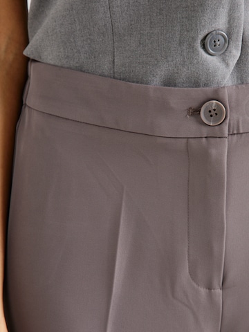 ONLY Regular Pleat-Front Pants 'LAURA' in Grey