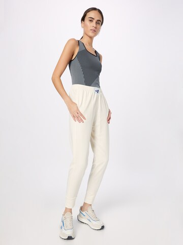 Coupe slim Pantalon de sport 'Les Mills' Reebok en blanc