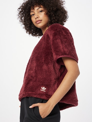 ADIDAS ORIGINALS Pullover 'Essentials+ Fluffy' in Rot