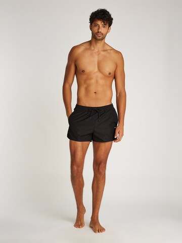 Calvin Klein Swimwear Plavecké šortky 'RUNNER' – černá