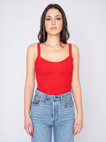 wild pony Top in Red: front