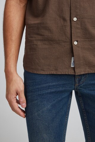 Coupe regular Chemise BLEND en marron