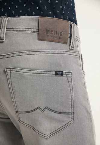 MUSTANG Tapered Jeans 'Oregon' in Grau