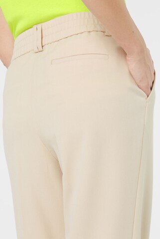 SENSES.THE LABEL Regular Stoffhose mit Bundfalte und Turn-Up-Saum in Braun