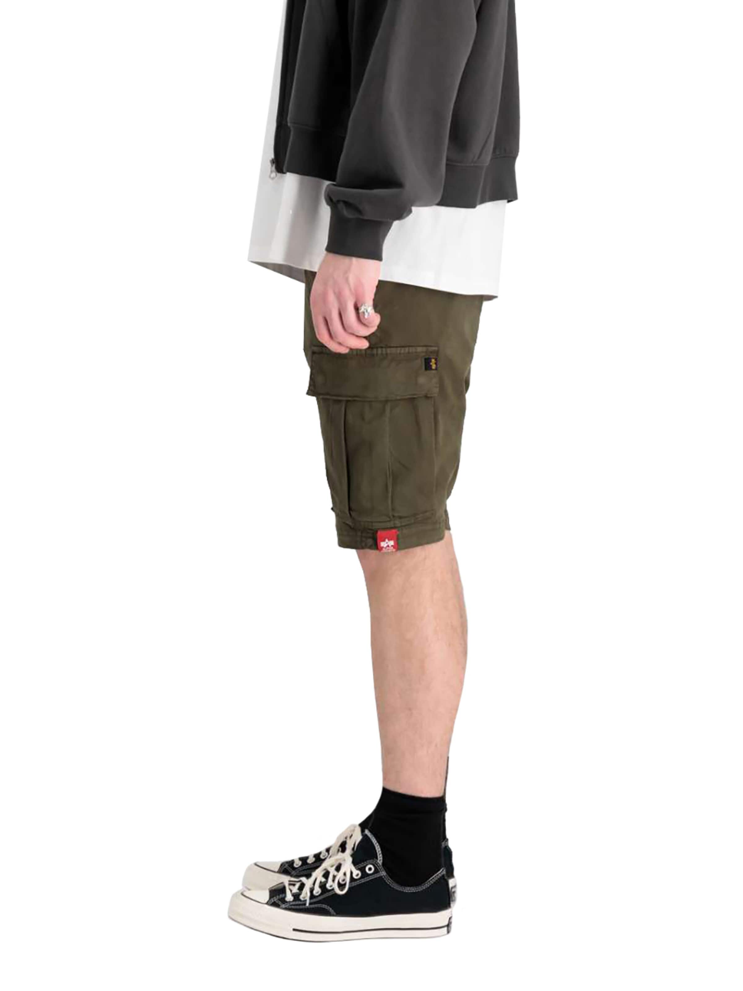 ALPHA INDUSTRIES Regular Hose‌‌‌ in Grün
