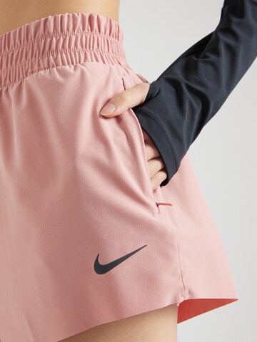 NIKE Regular Sportbroek 'Run Division' in Rood