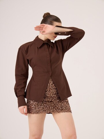 HOLLY LOLLY Blouse in Bruin