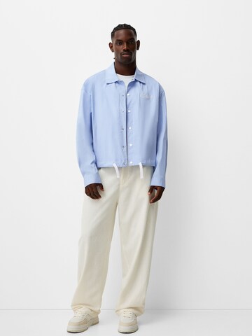 Bershka Prehodna jakna | modra barva