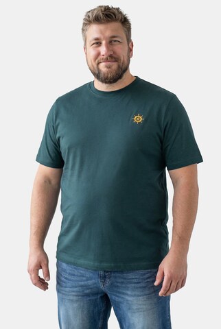 Men Plus Shirt in Green: front