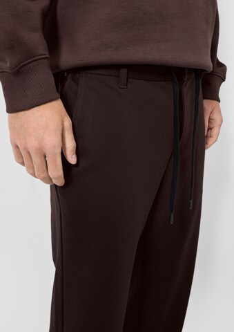 Regular Pantalon chino QS en marron