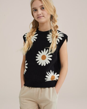 WE Fashion Sweater in Black: front