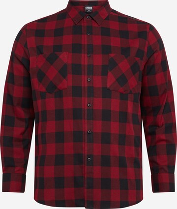 Coupe regular Chemise Urban Classics en rouge : devant