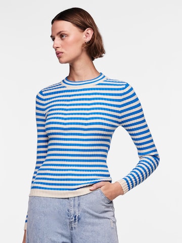 Pull-over 'Crista' PIECES en bleu