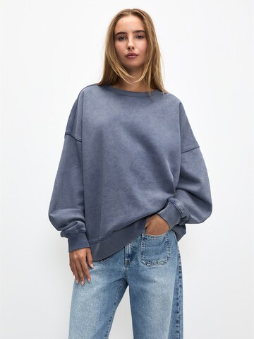 Sweat-shirt Pull&Bear en bleu : devant