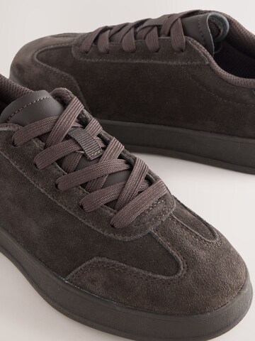 Next Sneaker in Braun